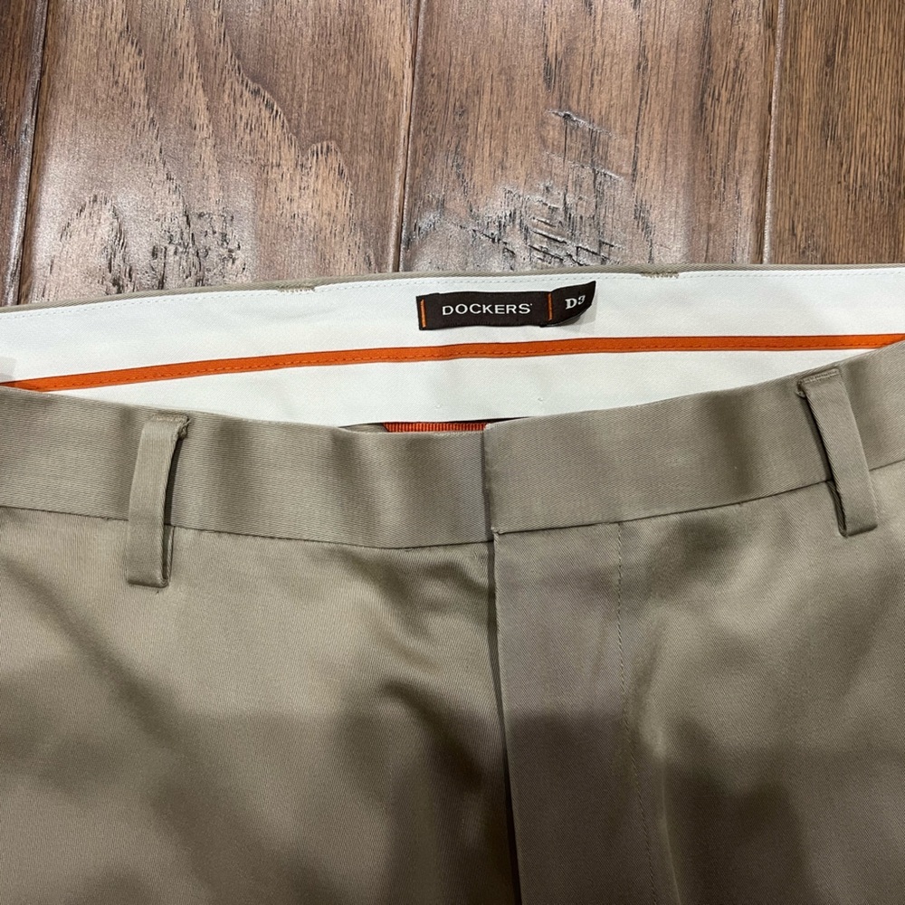 Dockers D3 pants for men. Size 36 x 30. Tan color.